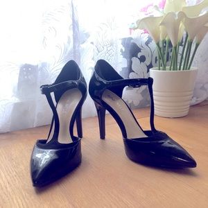 Nine West Tatumo T-Strap Heels